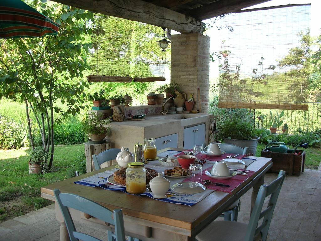 Bed and Breakfast Poggio Dei Prugnoli Tavoleto Exterior foto
